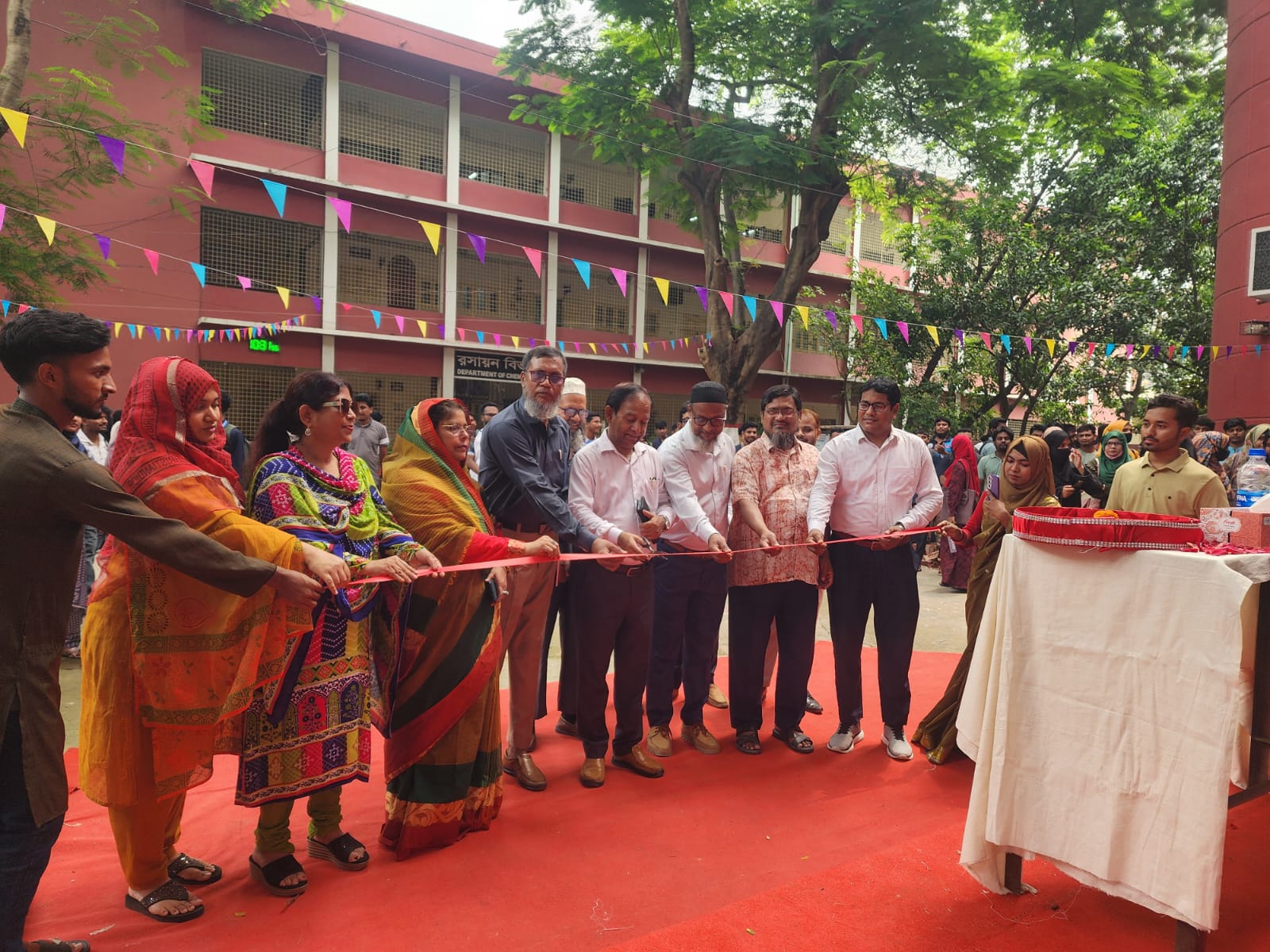 রাজশাহী কলেজ প্রাণিবিদ্যা অ্যালামনাই অ্যাসোসিয়েশনের উদ্যোগে প্রাণিবিদ্যা বিভাগের শিক্ষার্থীদের অংশগ্রহণে বর্ণাঢ্য মেহেদী উৎসব অনুষ্ঠিত